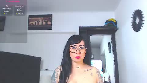 Snapshot of vicky_hotmilf chatting on June 2026 11:13:01 AM Vicky online show from June 2026 11:13:01 AM