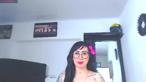 Snapshot of vicky_hotmilf chatting on June 2026 11:04:01 AM Vicky online show from June 2026 11:04:01 AM