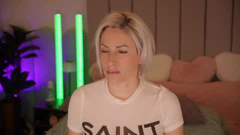 vickysecret96 online show from March 2026 06:02:02 PM