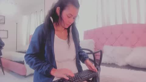 Victoria  grey  online show from March 2026 03:40:01 PM