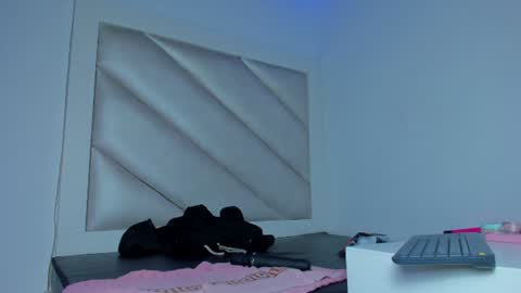 Snapshot of victoria__js_ chatting on June 2026 08:09:02 PM Victoria online show from June 2026 08:09:02 PM