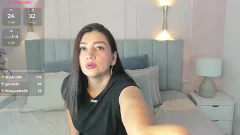 Snapshot of victoria_bourne chatting on June 2026 07:07:01 PM victoria online show from June 2026 07:07:01 PM