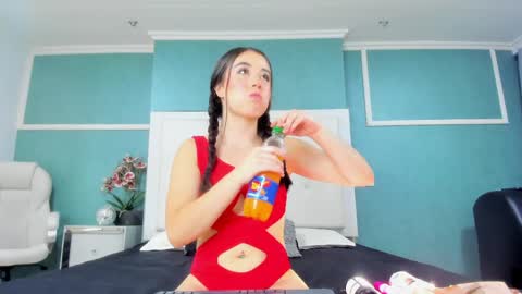 Snapshot of victoria_cutee chatting on May 2026 12:10:01 PM online show from May 2026 12:10:01 PM