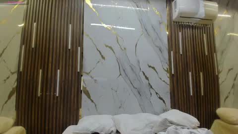 Victoria  online show from April 2026 09:05:01 PM