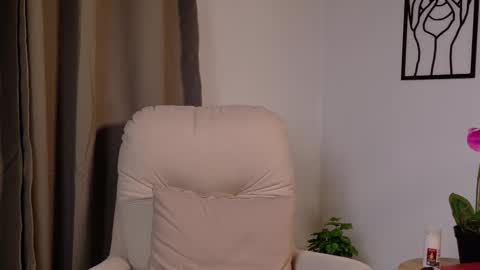 VictoriaNova online show from February 2026 12:37:02 AM