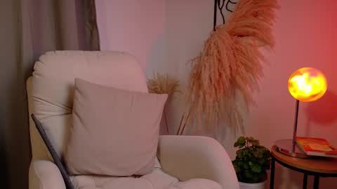 VictoriaNova online show from February 2026 06:18:01 PM