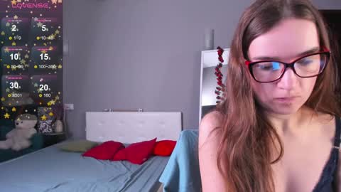 Hello guys I am Vikky Krauss not Vicky online show from December 2024 03:49:01 AM