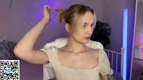 Snapshot of vikky_moon chatting on June 2026 02:53:01 AM Vikky online show from June 2026 02:53:01 AM