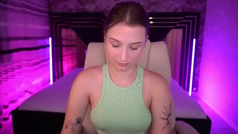 VikVikLove online show from June 2026 07:40:01 PM