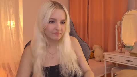 Snapshot of violamore chatting on June 2026 06:30:01 PM violamore online show from June 2026 06:30:01 PM