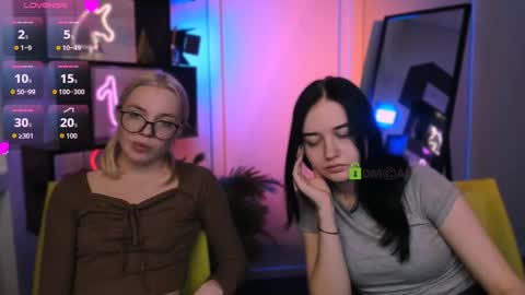 Snapshot of violet_moxi chatting on December 2025 12:40:02 AM violet_moxi online show from December 2025 12:40:02 AM