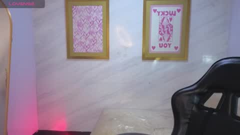 Snapshot of violetta_jhonson_v chatting on June 2026 09:14:01 AM Violetta online show from June 2026 09:14:01 AM