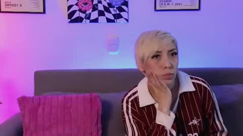 Snapshot of violettgrey_ chatting on June 2026 01:18:02 AM Violet online show from June 2026 01:18:02 AM