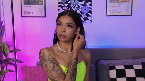 Snapshot of violettgrey_ chatting on July 2026 02:03:02 AM Violet online show from July 2026 02:03:02 AM