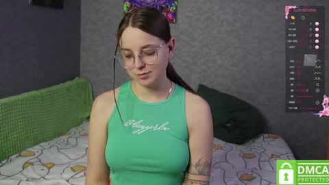 Violet online show from March 2026 07:09:01 PM