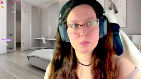 Victoria Romans online show from April 2026 11:40:02 AM