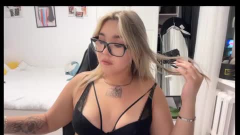 viva_lovee online show from July 2026 08:15:01 PM