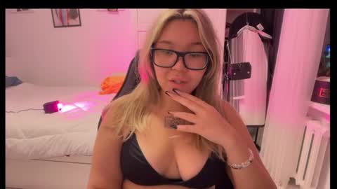 viva_lovee online show from July 2026 03:49:01 PM