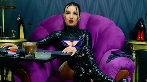 Vivian Reeve online show from April 2026 06:18:02 AM