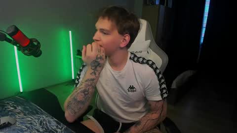 Snapshot of vova_belkin_ chatting on May 2026 05:22:02 PM vova online show from May 2026 05:22:02 PM
