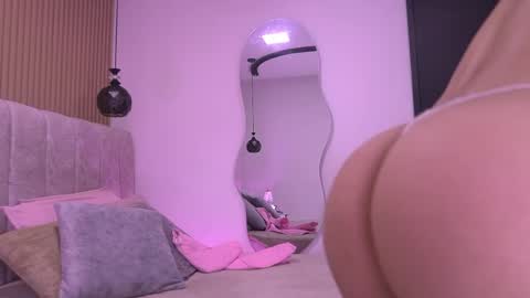 Snapshot of vvioleta_ chatting on June 2026 03:18:02 AM Violeta online show from June 2026 03:18:02 AM