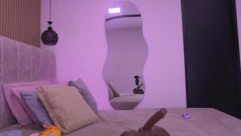Snapshot of vvioleta_ chatting on June 2026 03:04:01 AM Violeta online show from June 2026 03:04:01 AM