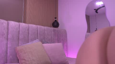 Snapshot of vvioleta_ chatting on July 2026 03:13:01 AM Violeta online show from July 2026 03:13:01 AM