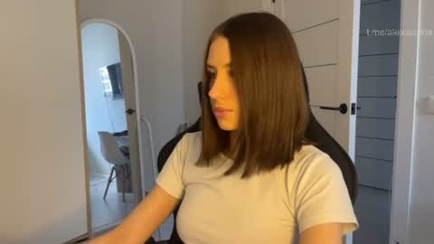 Snapshot of vx_arina chatting on June 2026 12:22:01 PM Arina online show from June 2026 12:22:01 PM