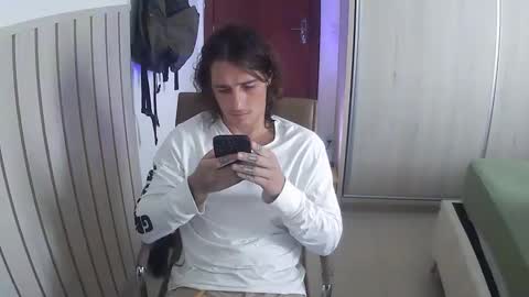 wave_boyy online show from June 2026 03:17:01 PM