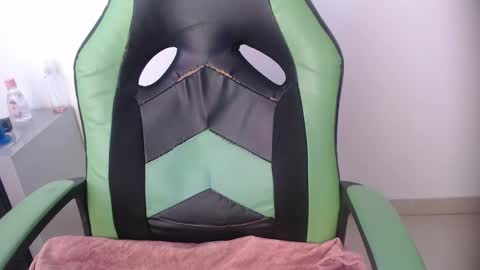 Trixie 3 online show from April 2026 07:52:01 PM