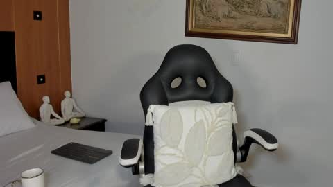 Wendy Marshall  online show from April 2026 06:01:02 PM