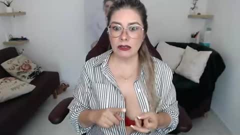 Snapshot of wet_liss chatting on July 2026 06:00:02 PM Diva online show from July 2026 06:00:02 PM