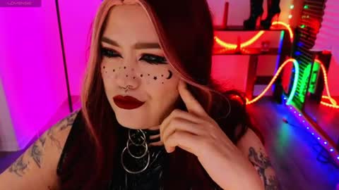 Snapshot of wickedxqueen chatting on June 2026 08:44:02 PM Laura online show from June 2026 08:44:02 PM