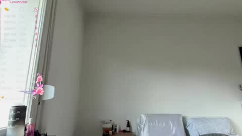 Mia online show from March 2026 03:14:01 PM