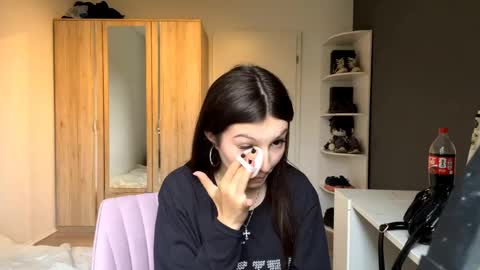 Mari online show from June 2026 02:49:02 PM