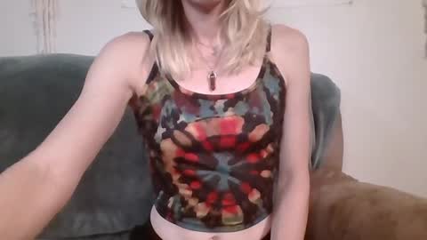 Snapshot of willowxo223 chatting on June 2026 05:05:01 AM willowxo223 online show from June 2026 05:05:01 AM