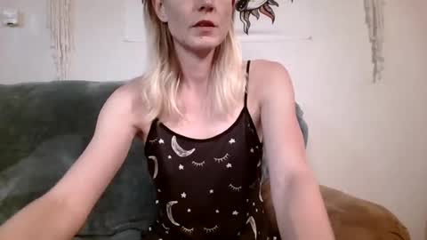 Snapshot of willowxo223 chatting on June 2026 05:15:01 AM willowxo223 online show from June 2026 05:15:01 AM