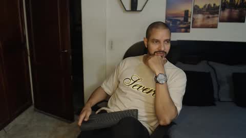 Magnus Dark independent model online show from January 2025 05:01:01 AM