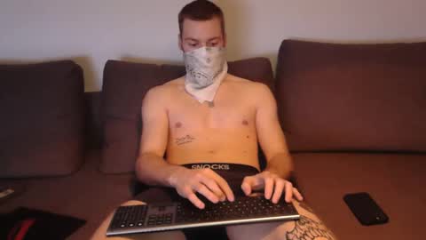 Snapshot of wolf021221 chatting on April 2026 09:14:02 AM wolf021221 online show from April 2026 09:14:02 AM