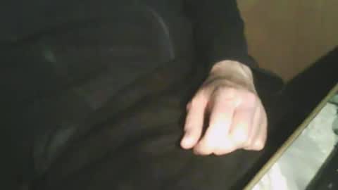 wolfie_2910 online show from April 2026 04:44:01 PM