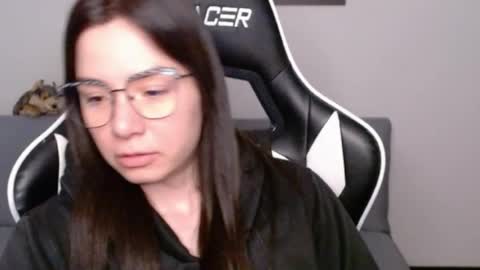 Snapshot of wolfs_daughter chatting on July 2026 03:23:01 AM Alex online show from July 2026 03:23:01 AM