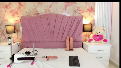 wonderkloe_ online show from April 2026 08:25:02 PM