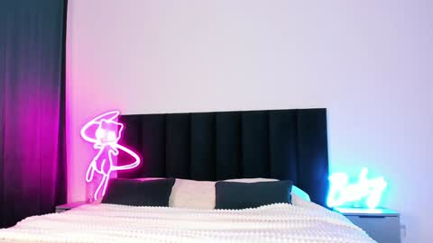 Snapshot of wowlovie666 chatting on December 2024 08:11:01 PM Emi online show from December 2024 08:11:01 PM