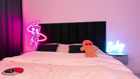 Snapshot of wowlovie666 chatting on December 2024 02:02:02 AM Emi online show from December 2024 02:02:02 AM