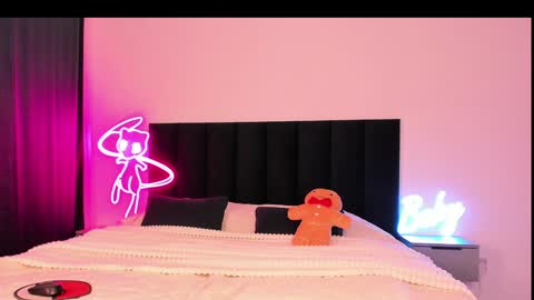 Snapshot of wowlovie666 chatting on January 2025 04:04:01 AM Emi online show from January 2025 04:04:01 AM