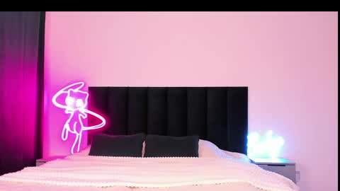 Snapshot of wowlovie666 chatting on February 2025 05:09:02 AM Emi online show from February 2025 05:09:02 AM