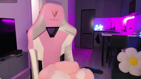 Snapshot of wowlovie666 chatting on October 2025 05:08:01 PM Emi online show from October 2025 05:08:01 PM