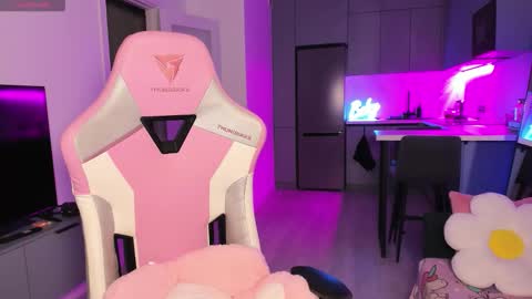 Snapshot of wowlovie666 chatting on October 2025 04:08:02 PM Emi online show from October 2025 04:08:02 PM