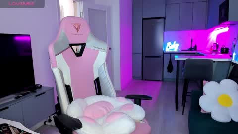 Emi online show from April 2026 07:06:01 AM