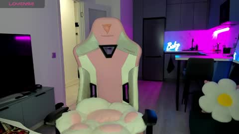 Emi online show from April 2026 06:55:02 AM